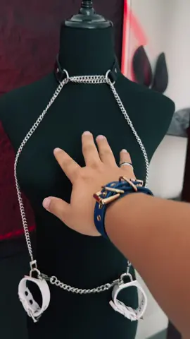 My love for you knows no bounds.#choker #necklace #collar #cuff #OOTD #daluse 