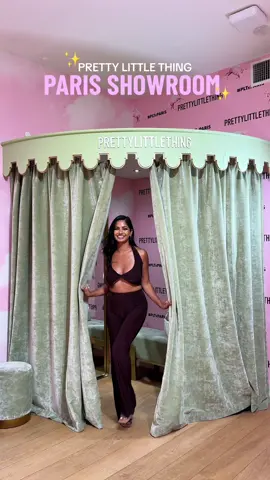 Le showroom Pretty Little Thing à Paris 😍 Tellement plus beau que ce que j'imaginais et surtout je suis trop contente de ma sélection 🙈 Et cette semaine, jusqu'à Dimanche 18/08, tu as -20% supplémentaire et la livraison offerte avec le code : XOXO @prettylittlething #showroom #tryon #invitation #produitsofferts #paris #showroomparis #plt #shopping #fashion #haul 