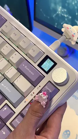 Esse teclado da ajazz entrega tudoooo! Beleza, qualidade e funcionalidade! Eu amei e recomendo bastante. Inclusive é o teclado que estou usando no momento. . . . . . TAGS: #ajazzak820 #ajazz #fy #fyp #tecladogamer #tecladomecanico #setupgamer #setup #garotagamer #gaming #setuptour #setupinspiration 