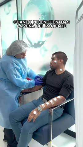 ¡Otra enfermera, por favor! 😆💉 #DPI #enfermera #parati #cosadeenfermeras  #fyp #videogracioso #viral #work #trabajo #enfermeraviral #suelepasar #lavena #risas #paciente #Viral #tiktok #nurse #traigaaalguienquesisepaatender #enfermeriachallenge #comedia #señoritadisculpedetodocorazon #hazloviral #humor 