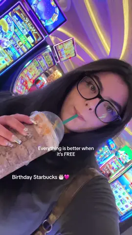 Birthday Freebies are the best 🧋🫶🏼 #birthdayfreebies #birthdayfreebie #birthdaydrinks #starbucksdrinks #javachipfrappuccino 