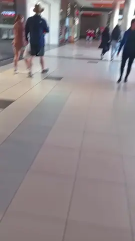 Por fin encontré donde cargar m fono jajajaj tmr... 😎Mega plaza 