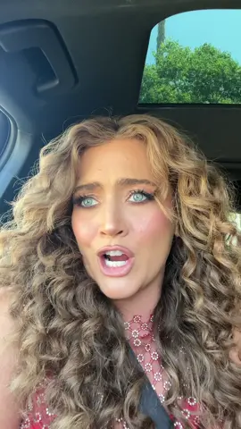 @blakelively keep scrolling 