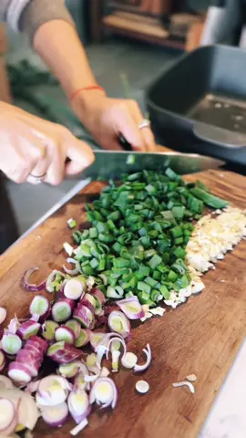 • ¿Como incorporar legumbres a tu dieta? Receta de arroz Basmati con poroto negro y chau! ❤️ #parati #fyp #foryoupage #fypp 