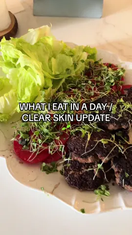 very messy what i eat in a day LOL #clearskin #whatieatinaday #healthy  also thank u so much to @Roots Farm Fresh for the coolest PR box 🌱❤️