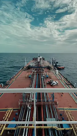 ship-to-ship leaning process  #pelautindonesia #pelautpunyacerita #pelautmuda #tarunaindonesia #tarunapelayaran #fypシ゚viral #tanker 