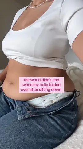 “Our entire lives we’ve been conditioned to believe that gaining weight, sizing up, aging, and taking up space is literally the worst thing that could happen to a woman. I wonder how women would show up differently had we been raised to believe we are worthy of love & respect no matter the size, shape, or weight of our bodies. How would you show up differently?” via @ash_laaayy on IG  #meiskin 
