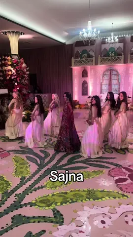 Bride Squad Assemble! 🌸🎀💖🤍🩰 #sajna #sayyestothedress #bollywood #bollywooddance #badshah #dancers #desi #girlsquad #weddinginspo #mehndi #bridesquad #bridesmaiddance #trending #fypwedding #indianwedding #pakistaniwedding #weddingseason #destinationwedding #weddingdance 