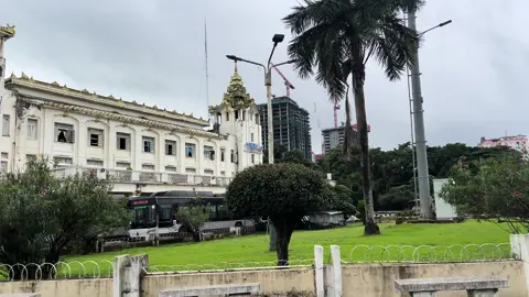 #ရန်ကုန်မြို့ကဘူတာကြီး#ရန်ကုန်မြိူ့တစ်နေရာ#travelvlogs#busvlogs#foryou#myanmartiktok#viwerတေရှယ်ကျ#yangon_city#malaysiatiktok#yangonmyanmarplaza 