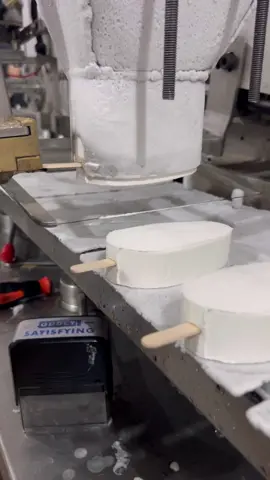 The process of making ice cream bars is so smooth and oddly satisfying you can't afford not to watch till the end. #satisfying #oddlysatisfying #smooth #asmr #satisfyingvideo 