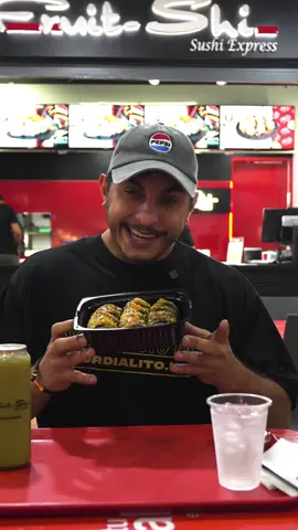 Probando los combos de sushi más malandros 🔥 Hoy fui a Fruit Shi, para probar sus diferentes combos de sushi, unos especiales y otros para foráneos que cuesta $5 por 15 sushi… Además probé pasapalos típicos japoneses, como el camarón crunch y degusté alguna tajadas con pescado que ellos llaman plátano roll.  Tienen varias sedes en Caracas y Valencia, pero la más reciente se inaugura mañana jueves 15 en el Centro Comercial El Recreo, vayan, traguen y evalúen un buen sushi de feria.  📍C.C. Expreso Chacaito  😈 8/10 @Fruitshi sushi 