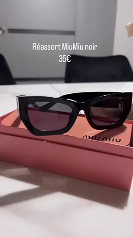Lunette Miu Miu noir. 