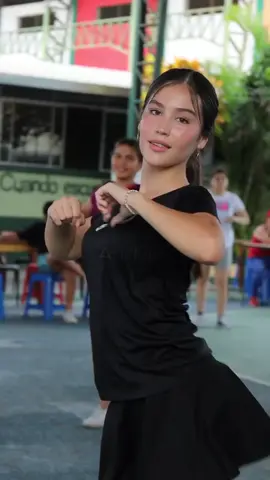 la bella Mari 🌹 #ecuador🇪🇨 #bandaselsalvador #bailarinas #cachiporras 