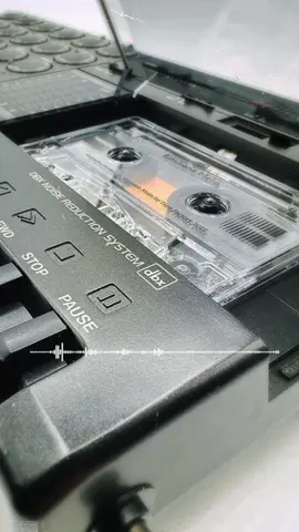 شما طولتو الغيبة علية روحي تفيض الكم حنية  وين الله يصدقني ضنوني مرة و يغفن ذني عيوني  و افتحهن وكبالي الكيكم واني بنص قلبي مخليكم ما ناسيكم .. ولا ناسيكم  . . . #صلاح_البحر #ماناسيكم 2000 #عادل_محسن #ضياء_الدين  #ستوديوهات_حكمت #مناسيكم #صلاح_البحر_ماناسيكم #شماطولتو_الغيبه_عليه🥺💔  #اغاني_عراقية #تسعينات_عراقية  #تصاميم_اغاني_عراقية #كاسيتات_عراقية   #ما_ناسيكم #تلفزيون_الشباب_tv 