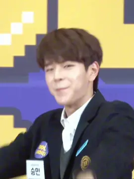 청담고 교복 입고 추는 Dance night away #straykids #seungmin #fyp 