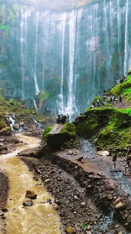 Keindahan air terjun Tumpak sewu telaga biru, goa tetes, via Lumajang  #tumpaksewu #cobansewu #telagabiru #fyp #fypシ 