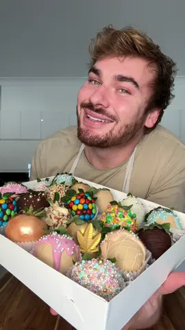 loaded chocolate coated strawberries  #chocolatestrawberries #michaelfinch 