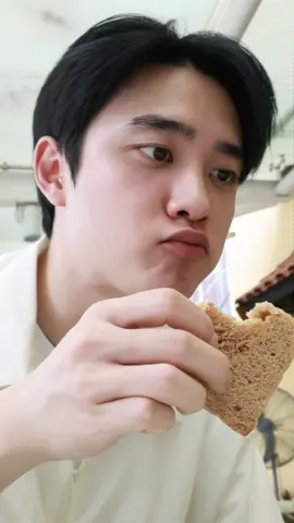 makin kesini gebrakan nya ndak main² bang 😭😭👍🏻 ,makin di dukung bgt buat ngehaluu😭🗿wkwkw #kyungsoo #dohkyungsoo #doexo #exo #exol #boyfriend #fypage #kpop 