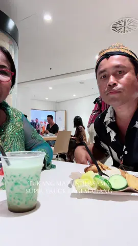Tukang Matun dan Supir Truck mukbang bareng Nasi Padang dan Nasi Tempong habis Ubek Ubek! #sultanpacitan #mantanjanda #mukbang #makan #nasipadang #nasitempong #janda #jandatua #suami #brondong #brondongmanis #bule #livingingermany #fyp #fypindonesia  @SandraJaminB318🇩🇪🇮🇩 