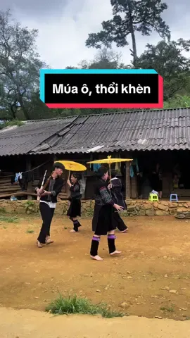 Múa ô, thổi khèn. Những đặc trưng trong văn hoá dân tộc của người dân nơi đây. #sapa #dulichtaybac #hmong #dulichsapa 