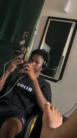 One tap two tap e no die #fyp #viral #callofduty #codmobile #codmobile #funny @clark james @H.A.K.E.E.M @CharlieEdit don_vex😡😤🗣️ 