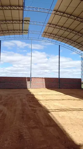 Galpão estrutura metálica semi circular.  Pilar metálico##creatorsearchinsights##estructurasmetalicas##construcao##construcion##agronegociobrasil##texas##deusnocontrole