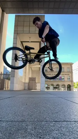 Halfcab whip 😎 #bmx #streetbmx #bmxfreestyle #sportstiktok #pourtoiiiii 