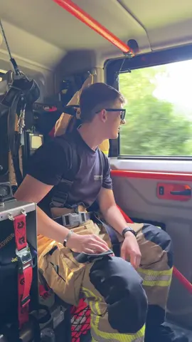 Shirin David bei der Feuerwehr! #feuerwehr #spassbeiderarbeit #freiwilligefeuerwehr @Maxi 