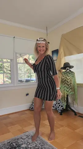 Having fun when sugar mummy just came out of nowhere. But I guess I'll just roll with it. Sliding is easy with nylons. #blackdress #classywoman #rebafitness #fitat60 #havingfun #dancing #Lifestyle #jointhemovement 