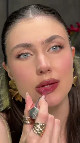 summer lip combo to save 🥭  details: @nyxcosmetics_uk lip pencil espresso @Maybelline NY lifter liner big lift 07 @Fenty Beauty lipgloss gloss bomb RiRi #summerlipcombo#lipcombo#lipgloss#blush#MakeupRoutine#touchup#finaltouchup#makeup#glossylipcombo#girlythings#makeupgirl#girlygirl#makeupinspo#makeuplooks#lips#lipliner#lippencil#lipcontour#explore#explorepage 