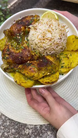 يخنة الدجاج مع البطاطا بالثوم والحامض 😋… ٢ كيلو من أفخاد الدجاج  عصير حامضتين  برش حامضة ٤ حصوص ثوم مفروم ناعم  ربع كوب زيت زيتون  ملعقة كبيرة ملح البهارات: ملعقة صغيرة من: فلفل أسود  بودرة الزنجبيل أو فريش بودرة البصل  كاري بابريكا هال ناعم  بقدونس مجفف إختياري  ربع كوب كزبرا خضرا مفروم ناعم  عسل ملعقة وسط بتساعد الجلد يتكرمل (إختيارية)  بطاطا  رز بالشعيرية: ربع كوب زيت نباتي او سمنة كوب شعيرية ٢ كوب رز بسمتي مغسول  ملعقة كبيرة ملح طريقة الشوي: في فرن محمى مسبقاً في الرف الوسط على حرارة ٢٠٠ من تحت مدة ساعة و بعد ساعة اكشفي الغطاء و اتركيها كمان نصف ساعة حتى يتبخر قليلاً الصوص و يتحمر الدجاج مع الدهن من الصوص الموجود بالصينية ٣ كوب ماء مغلي#يخنة  #يخنة_الدجاج #يخنة_البطاطا #يخنة_دجاج_وبطاطا👩‍🍳 #يخنة_الدجاج_و_البطاطا_بالثوم_والحامض #طبخاتي #طبخات_سهله #طبختي_اليوم #طبخ_عبير #طبخ_صحي #وجبات_صحية #غداء_خفيف_و_سريع #دجاج_محمر #دجاج_مشوي #دجاج_مع_بطاطا_بالفرن 