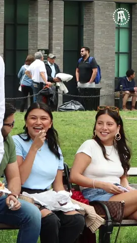 Don’t think they were expecting to have this kind of a lunch in the park😂 #fyp #proposal #prank #proposalgonewrong 