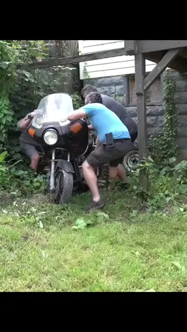 Will this Abandoned Honda with a Seized Engine Get Me 247 Miles Home? #motorcycle #harleydavidson #harley #abandoned #insane 