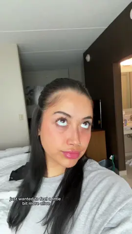Hotel room yap sesh  #CapCut #makeup #grwm #grwmroutine #grwmmakeup #esthetician #estheticianlife #estheticiantiktok #beautyentrepreneurship #beauty #BeautyTok #entrepreneur #beautycontentcreator #esthetics #fy #boston 