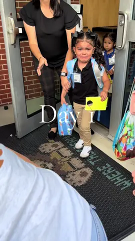 It definitely does get easier! ❤️☺️ #firstdayofschool #firstweekofschool 