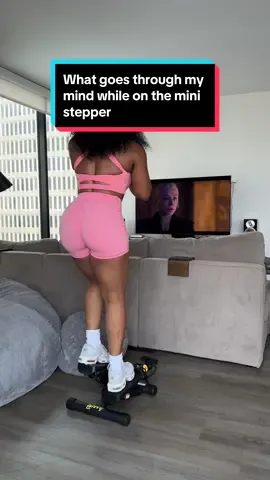 doing the mini stepper is no joke #ziwwvy @Ziwwvy Fitness #ministepper #stairmaster #homeworkoutsforwomen 