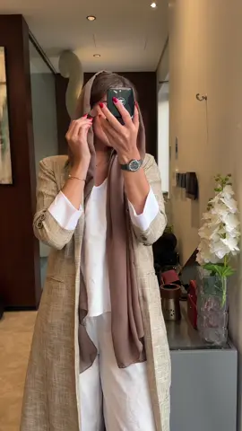 رقم القطعه: A21  . بليزر عباية + طرحة تفاصيل العباية : بليزر عباية لينن هندي سادة مع ازرار من الامام و على الاكمام و كريب ابيض على اطراف الاكمام . قماش العباية : لينن هندي + مبطنه . . . . . . . . . . . . . . ، . ‏‎#مكه #your_coffee #فوز_الفهد #احلام  #اصاله_نصري #نورالغندور #Rmadan#مطاعم #قهاوي #طبخات #دوام #معلمات #morning #kyliejenner #رمضان #lover #Love #mood #موسم_الرياض #الشتاء #جلابيات#دانه_الطويرش #2024 #دوامات #اجازه #الرياض #الكويت #قطر  #عبايات #2025 