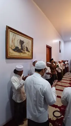 Rutinan Malam Jumat Kliwon  📌 Ndalem Habib Ahmad Kemusuh  Nderek Beliau2ne : @Muhayyijul Asywaq Official 🌹 #hadrohan #sholawatan #lewatberanda #pengenviral #pengenfypsekalikali #stotywatshhap #fypage #muhayyijulasywaq #fypシ゚viral #adzdzikrosleman #Daarulkaukabindonesia 