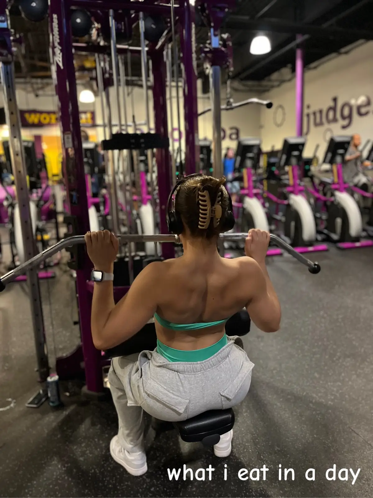 No tracking!! I aim for a high protein diet. I wasnt super hungry today, I didnt have my first meal (the tuna salad) until like 3pm! Everyday is different and not perfect and thats okay😚 #FoodTok #highproteinmeals #wieiad 