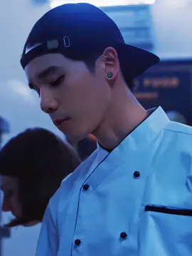 phi mhok mode chef 🧎🏻‍♀️🧎🏻‍♀️🧎🏻‍♀️ . . . #mhok #lasttwilightseries  #jimmyjitaraphol #jimmyyjp #jimmyjitarapholpotiwihok #thaiactor #thaienthu #thailand #raikantopeni #gmmtv #fyp #fypシ #foryou #xyz  #mhokedit #thaiseries #gmm 