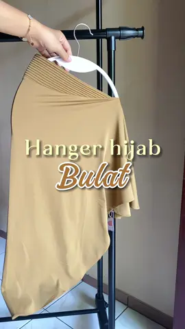 Pake ini biar hijab rapi & gak gampang kusut 🤩 #hangerhijab #hangerjilbab #hangerbulat #gantunganhijab #hangerkhimar #hangerbergo 