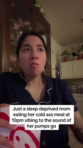 We are deep in the trenches yall 🥲🥲🥲😭😭😭 #newbornlife #MomsofTikTok #fyp #postpartum #motherhood #firstchild #firsttimemom #sleepdeprived #newborntrenches #postpartumlife #pumpwithme 