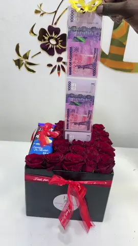 Money pull out box❤️#fridahbflowers #flowers #augustbabies #giftsforher #moneyflowerbouquet 