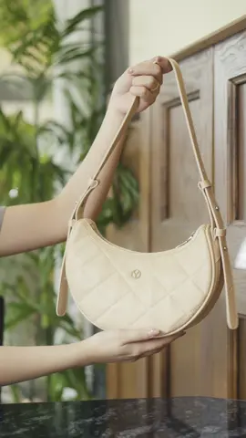 Nếu đã diện một outfit đẹp thì chắc chắn phải có thêm túi YN240 xinh xẻo từ Yuumy để tạo điểm nhấn đúng không các nàng ơi? #YUUMY #yn240 #tuideocheonu #tuideocheoda #tuideocheo 