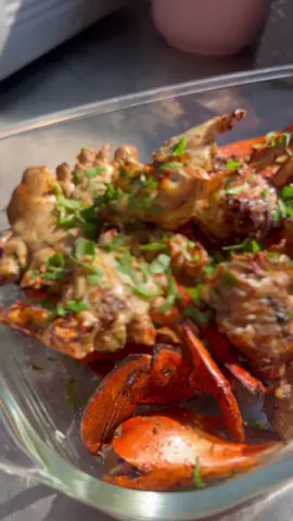 Carangueijo de 🥥 grelhado  Receita 4 Ingredientes: 1kg Carangueijo limpo da @thanamariscos  Leite de 1 coco ou 1 lata  Alho Sal Piri piri Sumo de limão  Salsa Azeite para o final #mozambique #angola #portugal #caboverde #brasil🇧🇷 