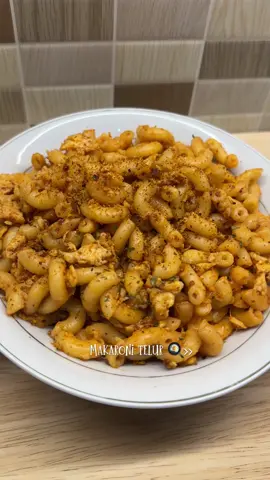 100 gr makaroni 2 butir telur Cabe bubuk Penyedap rasa Garam Gula 