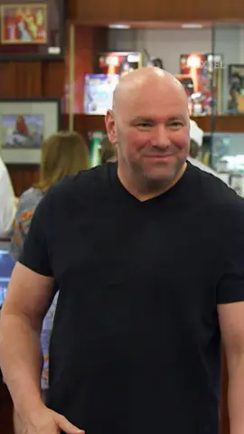 Just don't give those to the fighters, Dana! ⚔️ #PawnStars #UFC #UltimateFightingChampionship #DanaWhite #Chumlee #CoreyHarrison #Foxtel