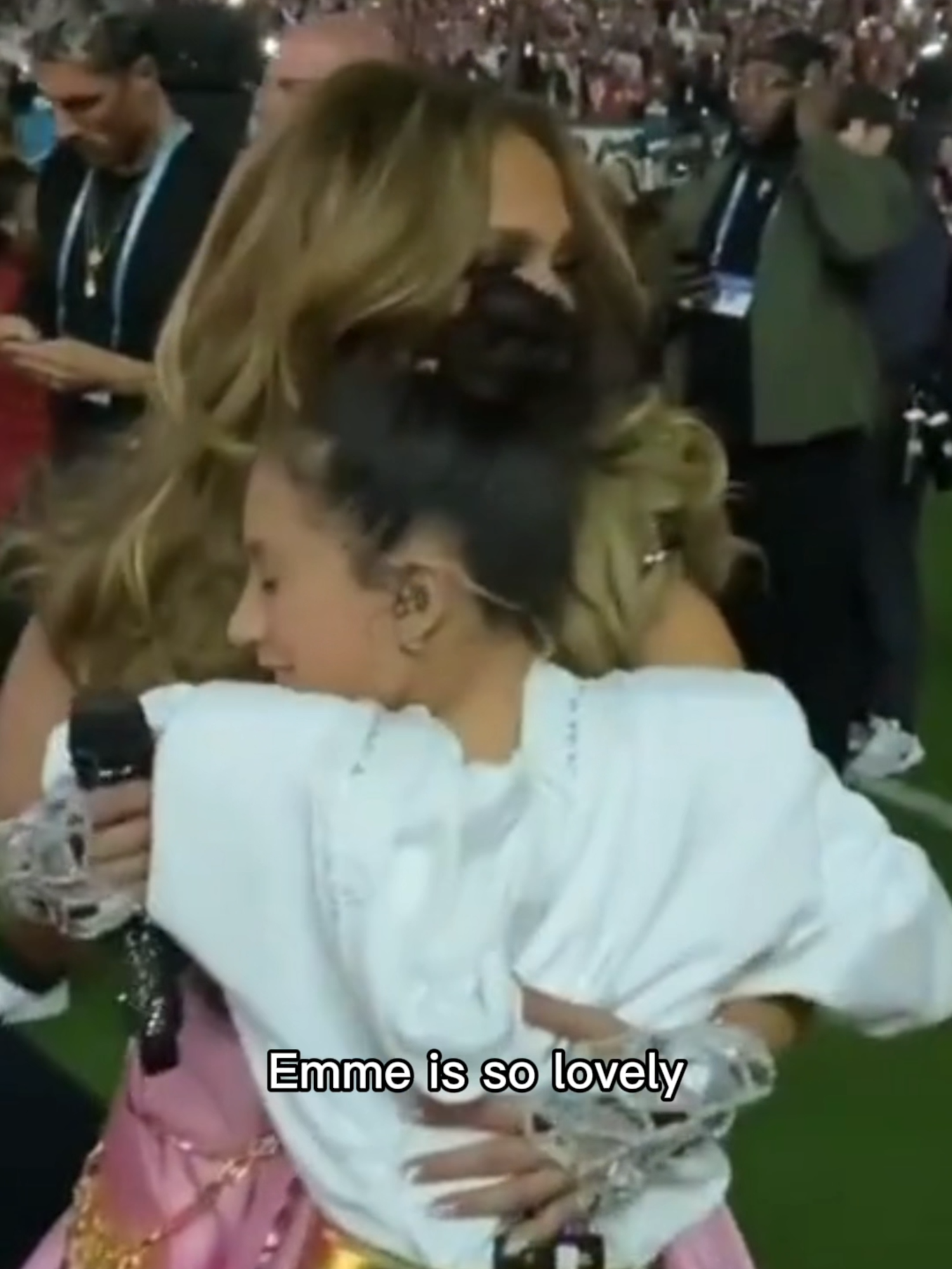 jlo and emme moments before their superbowl performance 🤍 #jlo #jenniferlopez #emme #SuperBowl #letsgetloud #jlovers #jlofans #jlosuperbowlchallenge #jenniferlopezchallenge #jenniferlopezforever #halftimeshow #shakira #motherdaughter #livemusic #liveperformance #trending #viralcontent #foryou