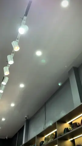 Sống như ông chủ là phải mang dép này nha ae 😜 #xuhuongtiktok #thinhhanh #quanao #luxury 