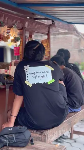 uang bisa dicari tapi angel🤣